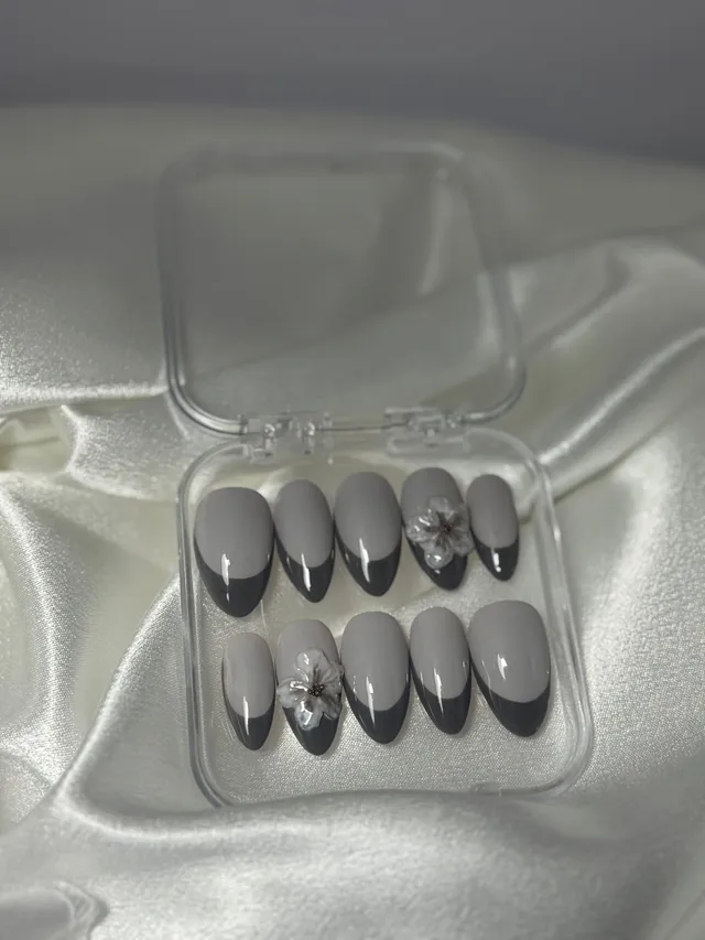 cnth-nails-press-on-nails-grey-faux-ongles-10-capsules-french-fleur image 1