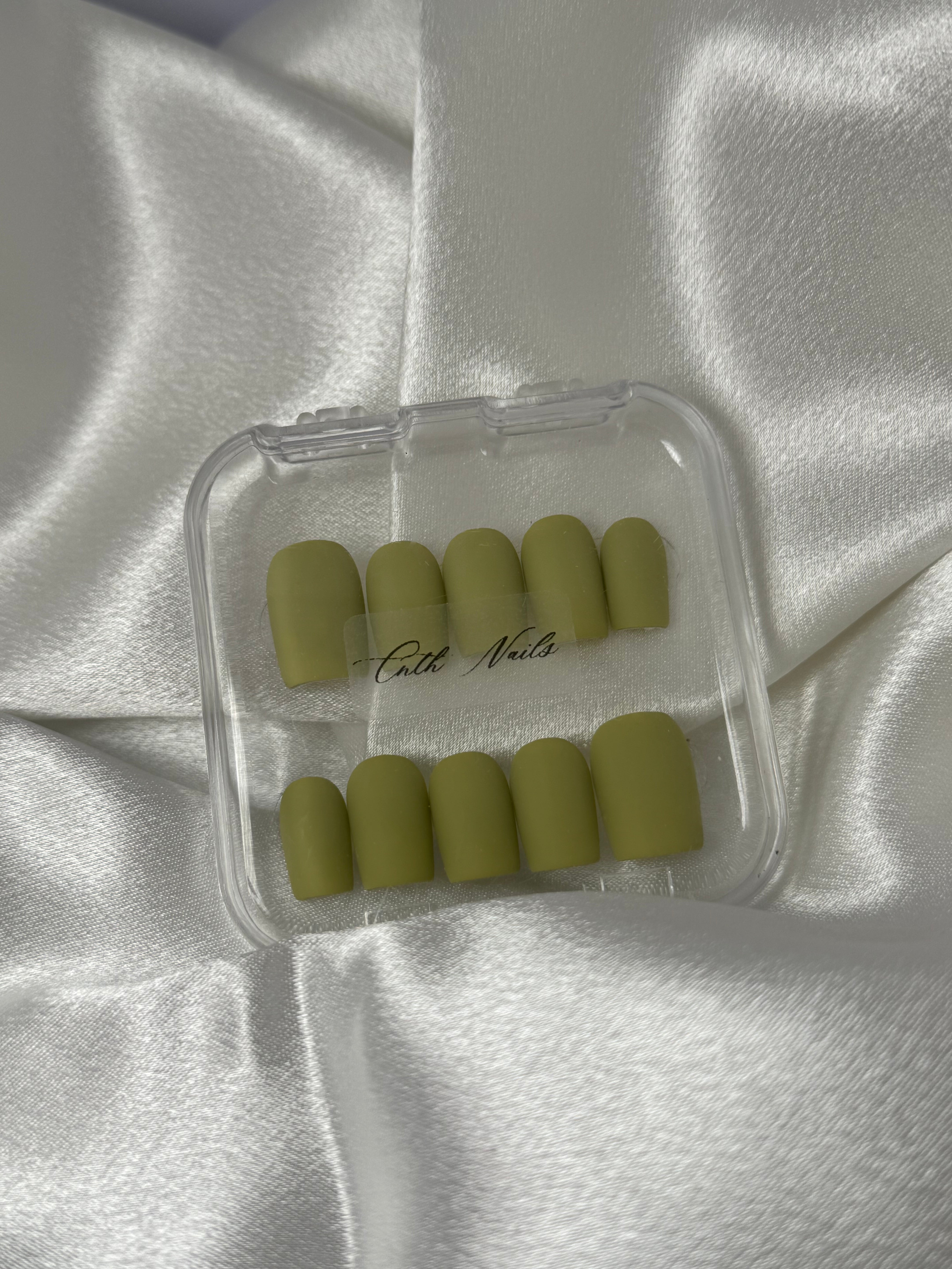 cnth-nails-neutral-pistachio-faux-ongles-vert-pistache-mat-x10 image 1